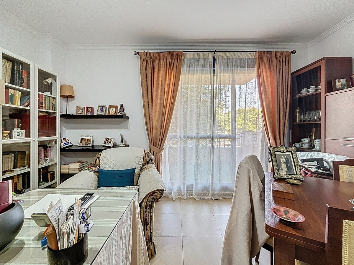 Se vende Apartamento Planta Media de 2 dormitorios en Costa Del Sol East, Málaga, España