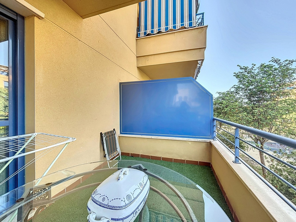 Se vende Apartamento Planta Media de 2 dormitorios en Costa Del Sol East, Málaga, España