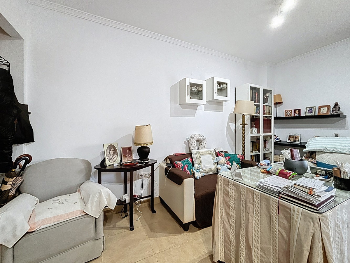 Se vende Apartamento Planta Media de 2 dormitorios en Costa Del Sol East, Málaga, España