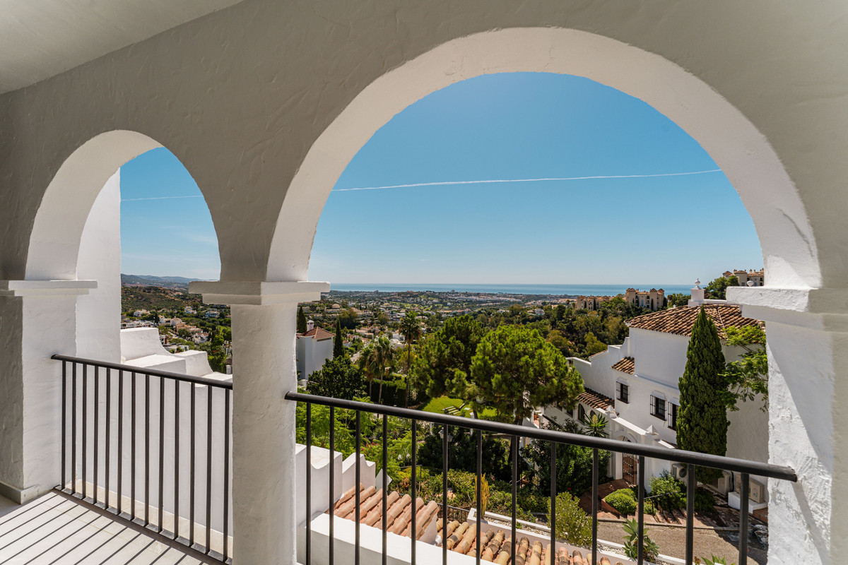 3 Bed Apartment for sale in Benahavís Costa Del Sol, Málaga, Spain