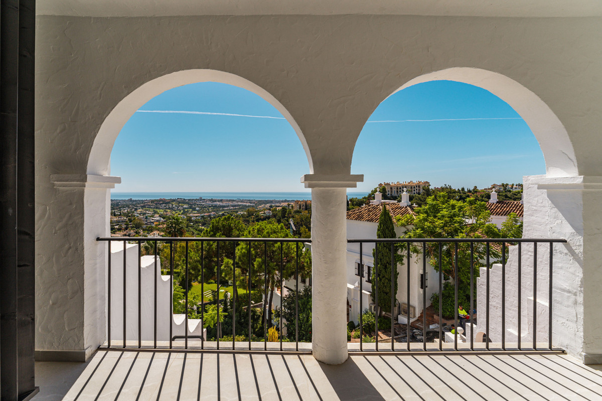 3 Bed Apartment for sale in Benahavís Costa Del Sol, Málaga, Spain