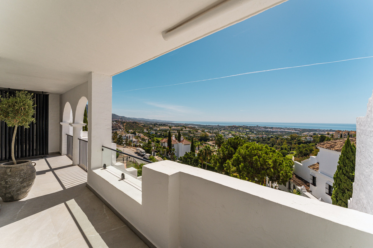 3 Bed Apartment for sale in Benahavís Costa Del Sol, Málaga, Spain