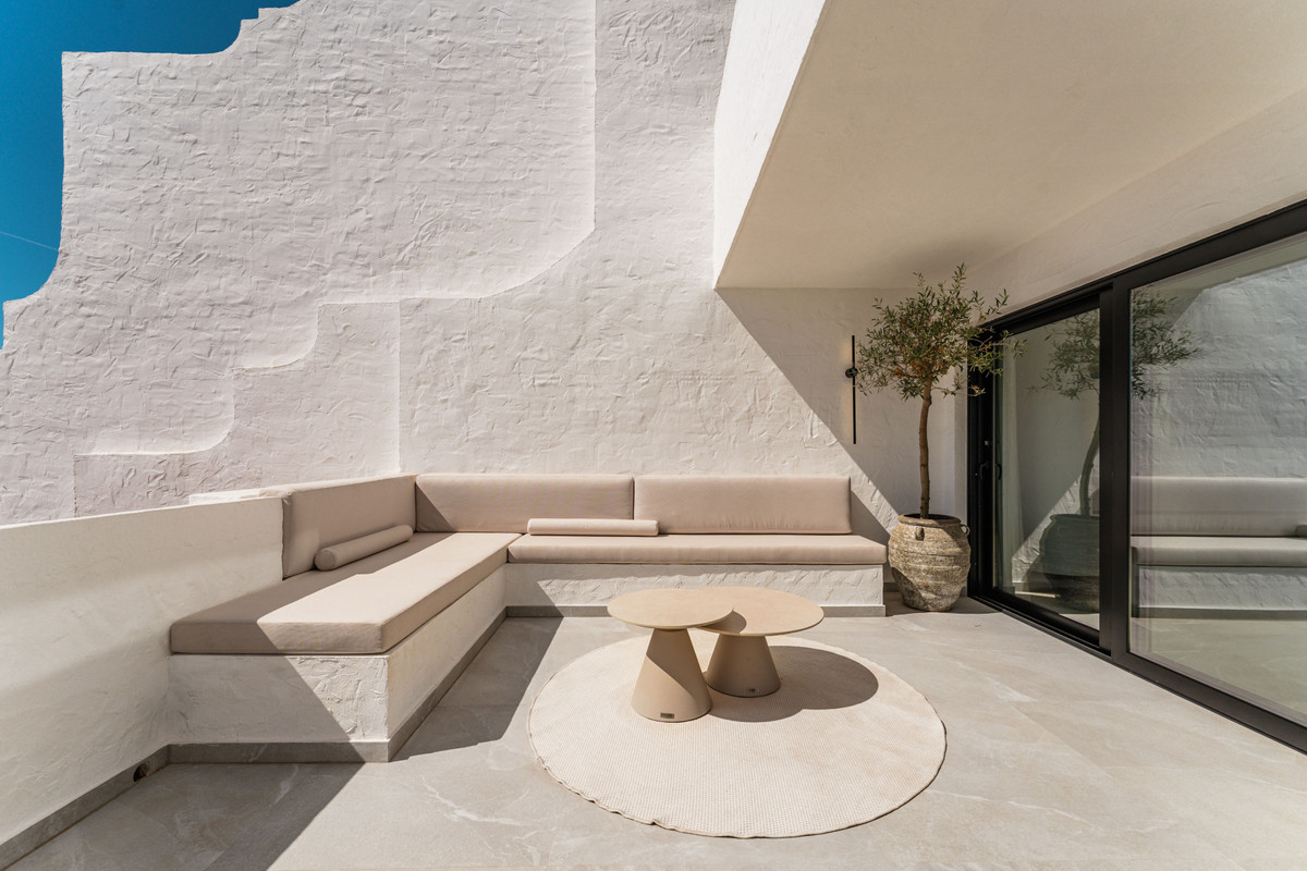 3 Bed Apartment for sale in Benahavís Costa Del Sol, Málaga, Spain