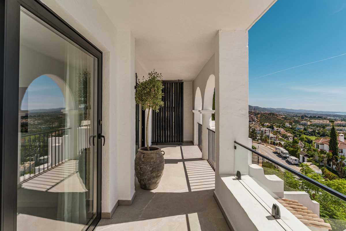 3 Bed Apartment for sale in Benahavís Costa Del Sol, Málaga, Spain