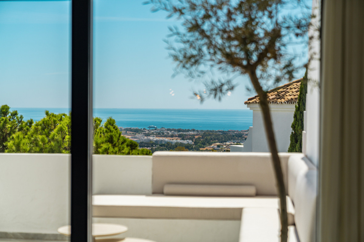 3 Bed Apartment for sale in Benahavís Costa Del Sol, Málaga, Spain