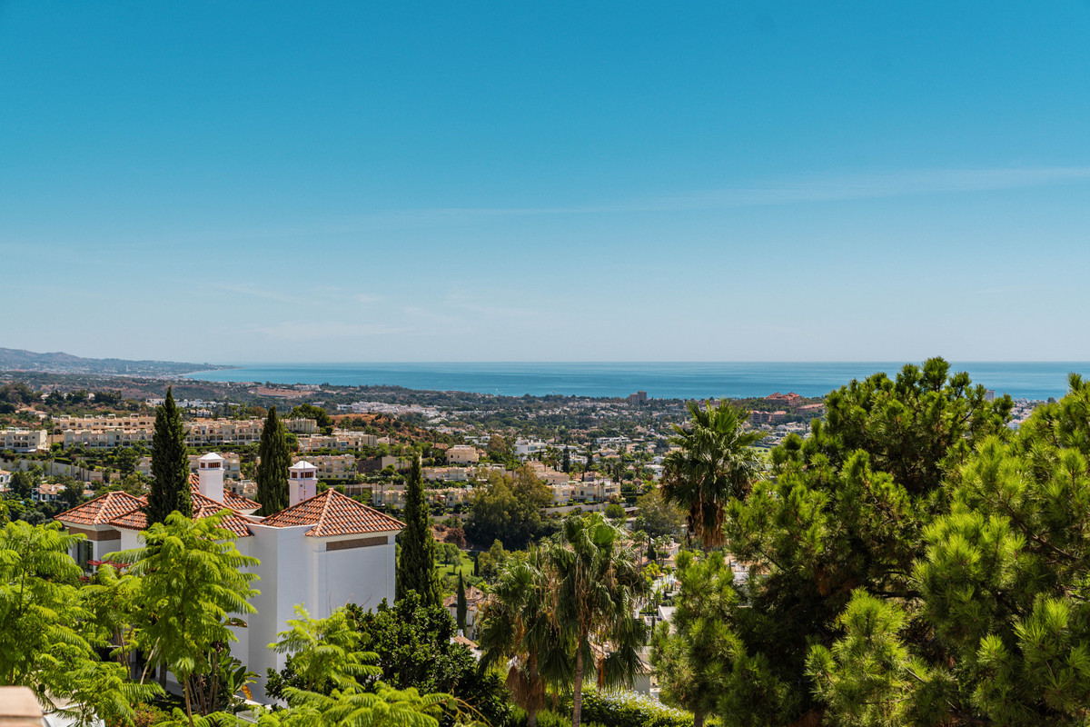 3 Bed Apartment for sale in Benahavís Costa Del Sol, Málaga, Spain