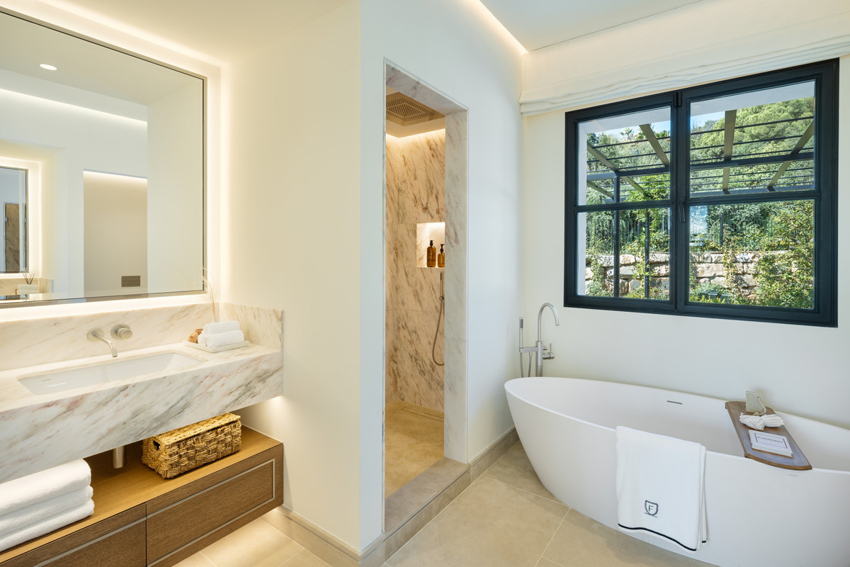 Se vende Villa - Chalet de 6 dormitorios en Costa Del Sol, Málaga, España