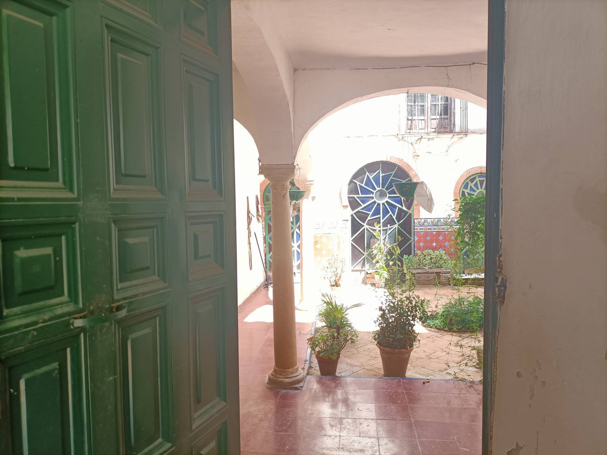 8 Bed Townhouse for sale in Ronda Costa Del Sol, Málaga, Spain