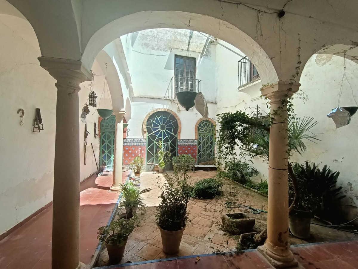 8 Bed Townhouse for sale in Ronda Costa Del Sol, Málaga, Spain