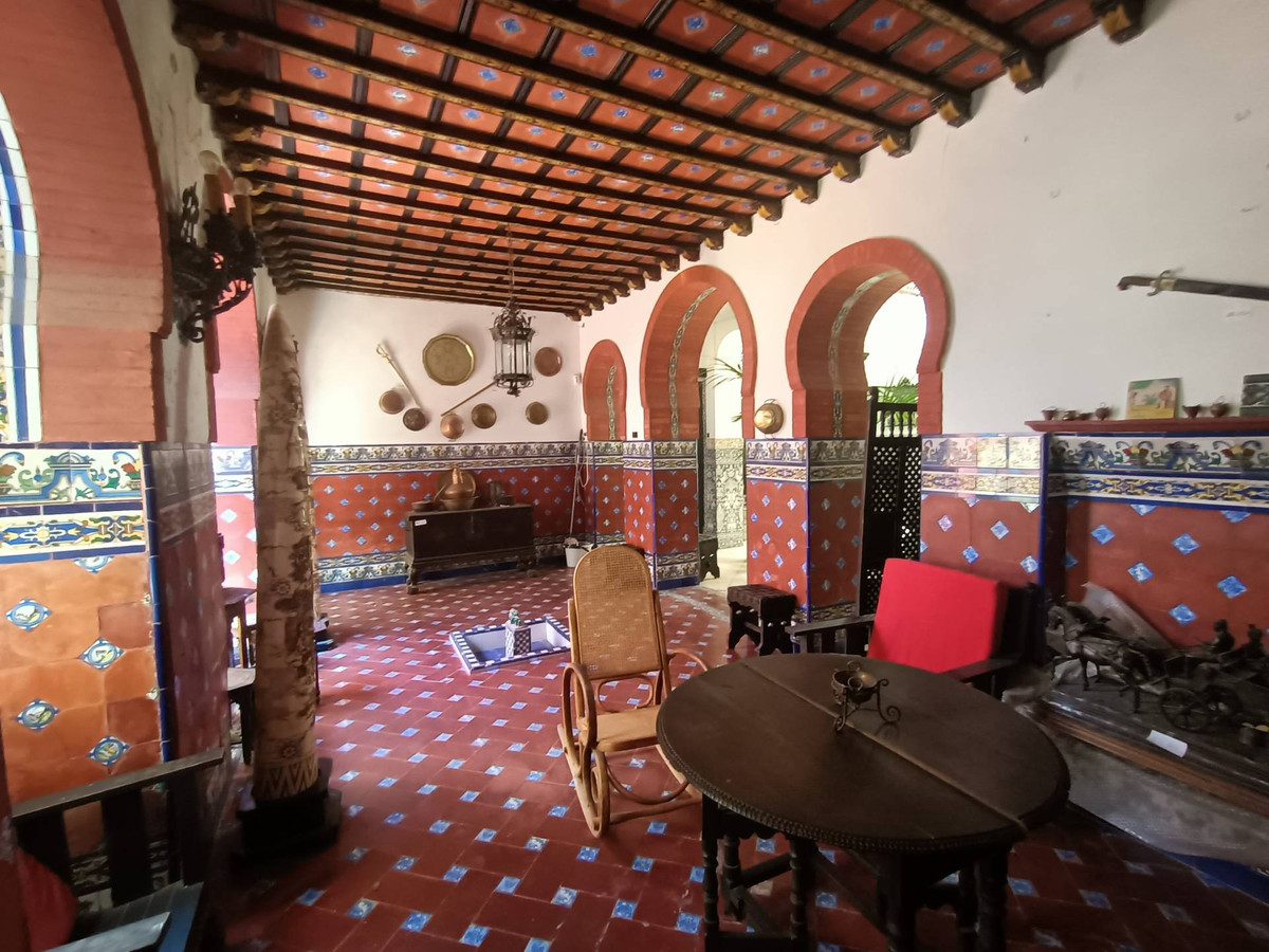 8 Bed Townhouse for sale in Ronda Costa Del Sol, Málaga, Spain