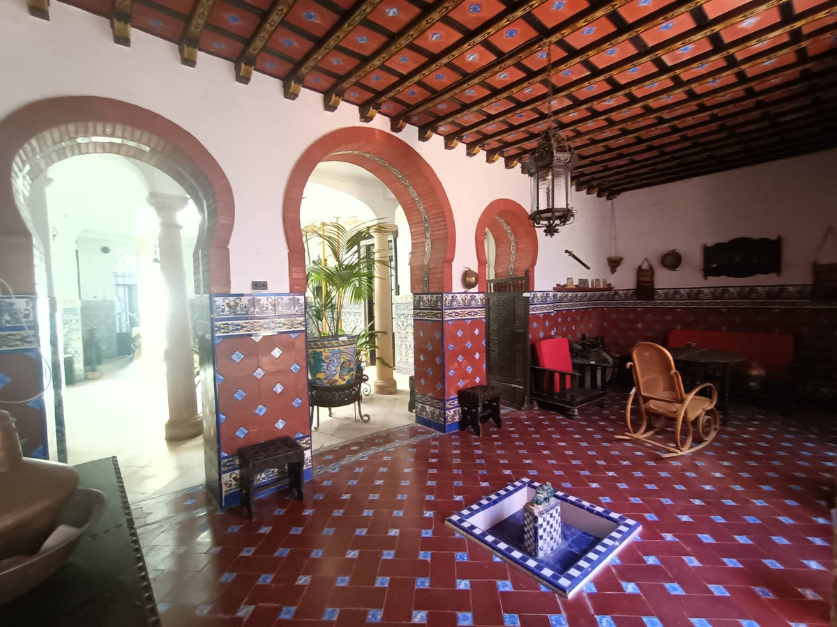 8 Bed Townhouse for sale in Ronda Costa Del Sol, Málaga, Spain