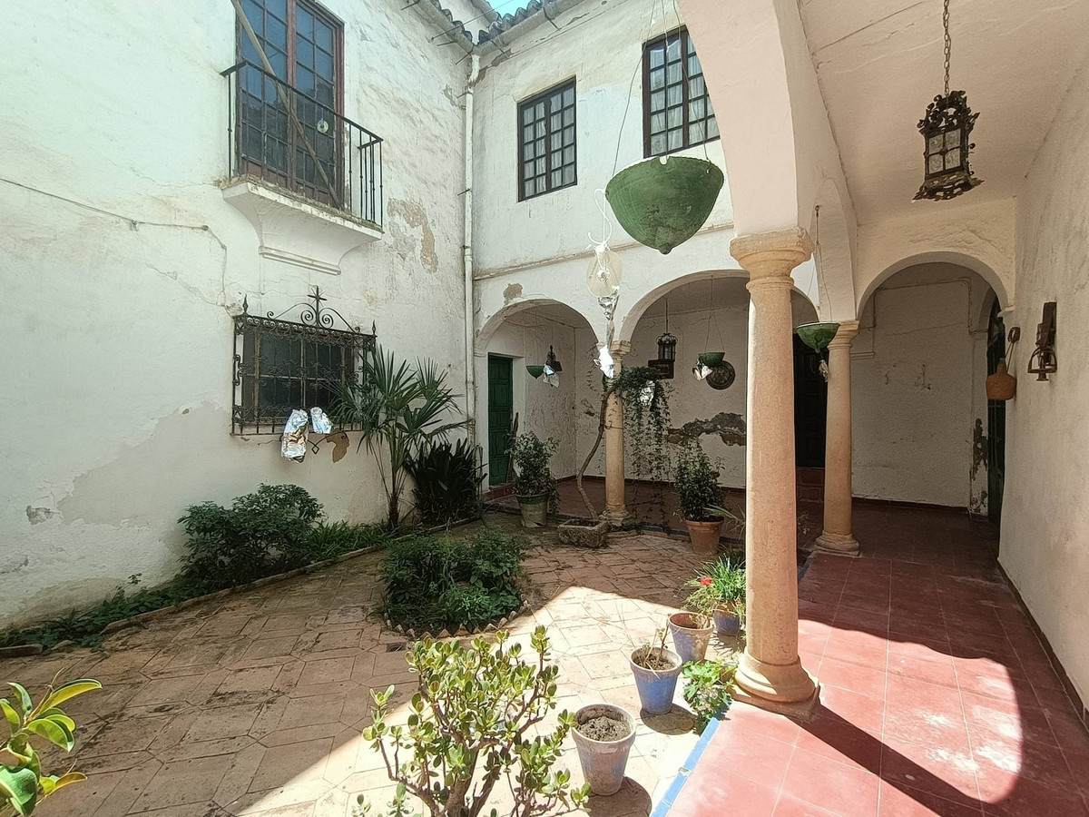 8 Bed Townhouse for sale in Ronda Costa Del Sol, Málaga, Spain