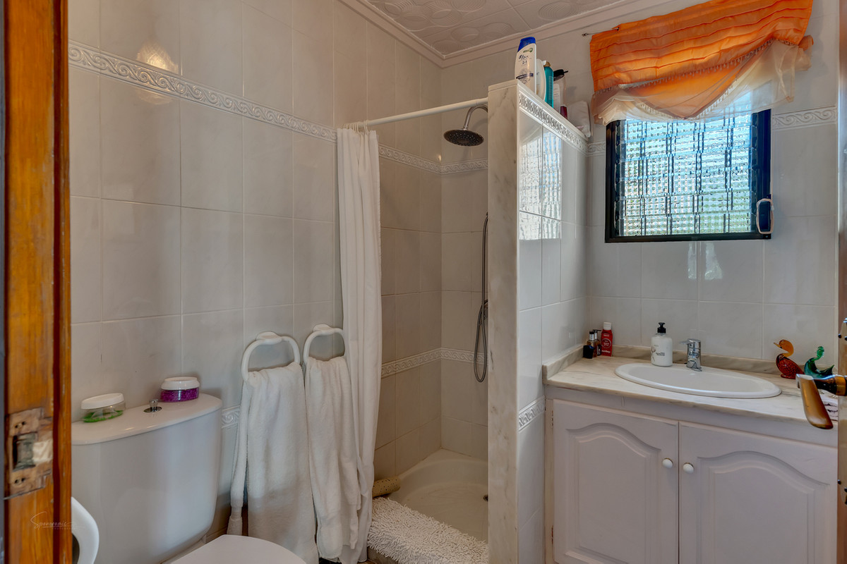 Se vende Villa - Chalet de 4 dormitorios en Costa Blanca, Alicante, España