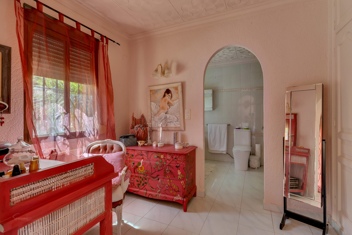 Se vende Villa - Chalet de 4 dormitorios en Costa Blanca, Alicante, España