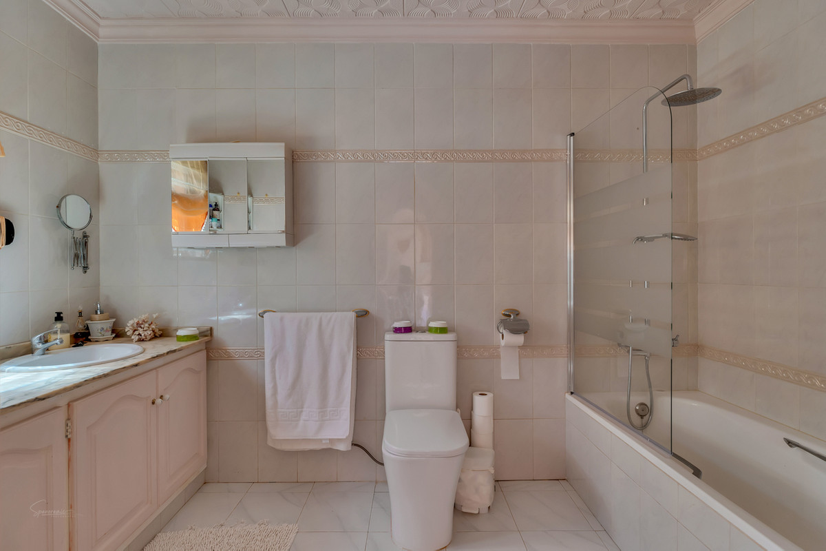 Se vende Villa - Chalet de 4 dormitorios en Costa Blanca, Alicante, España