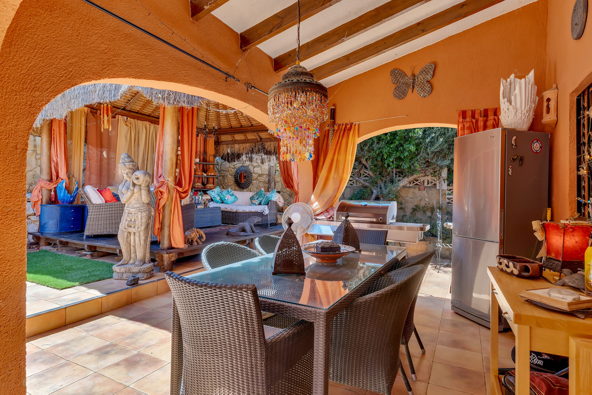 Se vende Villa - Chalet de 4 dormitorios en Costa Blanca, Alicante, España