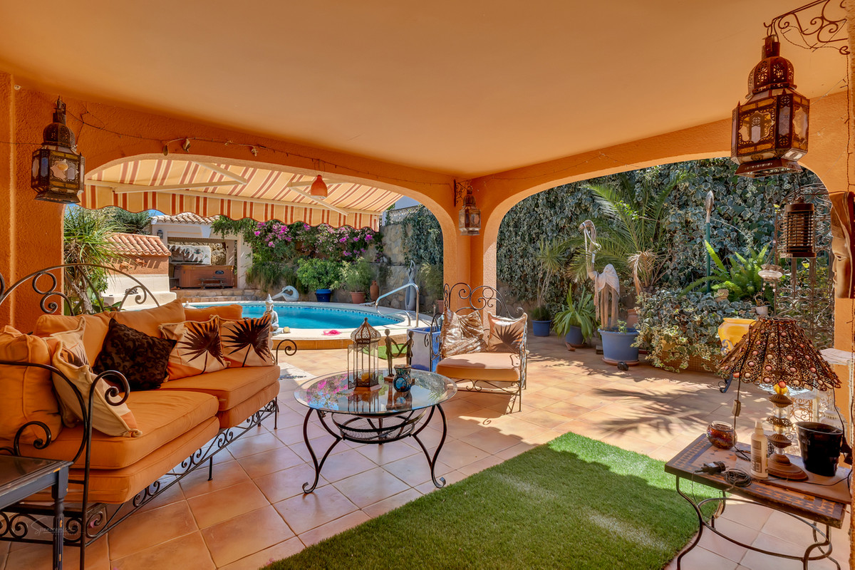 Se vende Villa - Chalet de 4 dormitorios en Costa Blanca, Alicante, España