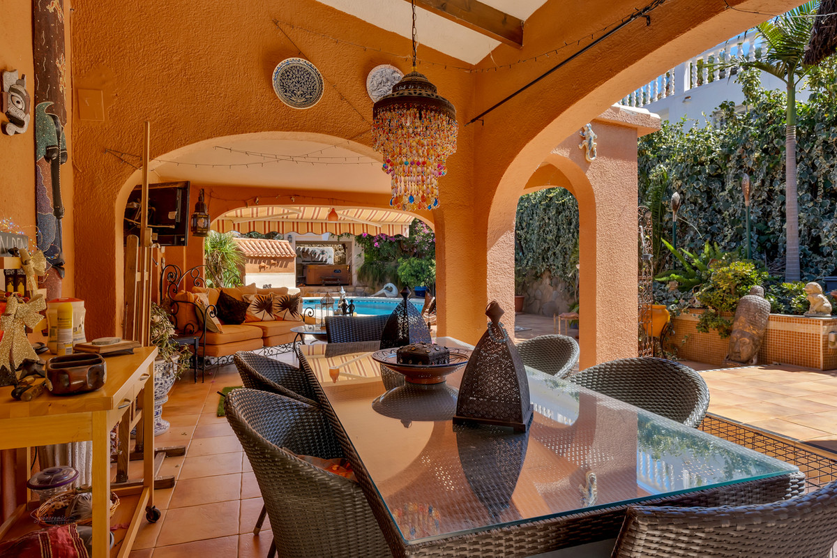 Se vende Villa - Chalet de 4 dormitorios en Costa Blanca, Alicante, España