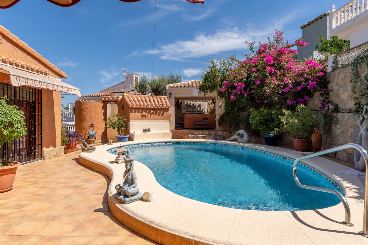 Se vende Villa - Chalet de 4 dormitorios en Costa Blanca, Alicante, España