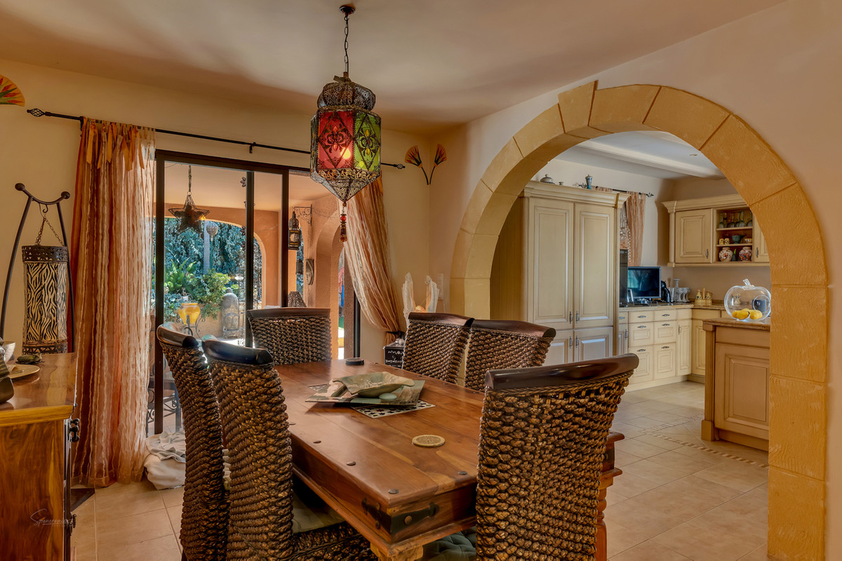 Se vende Villa - Chalet de 4 dormitorios en Costa Blanca, Alicante, España