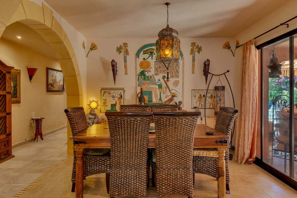 Se vende Villa - Chalet de 4 dormitorios en Costa Blanca, Alicante, España