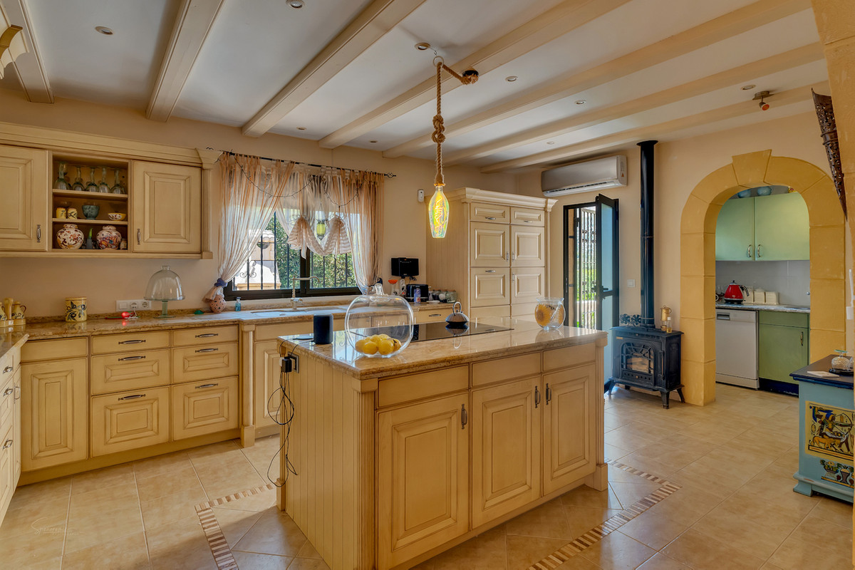 Se vende Villa - Chalet de 4 dormitorios en Costa Blanca, Alicante, España