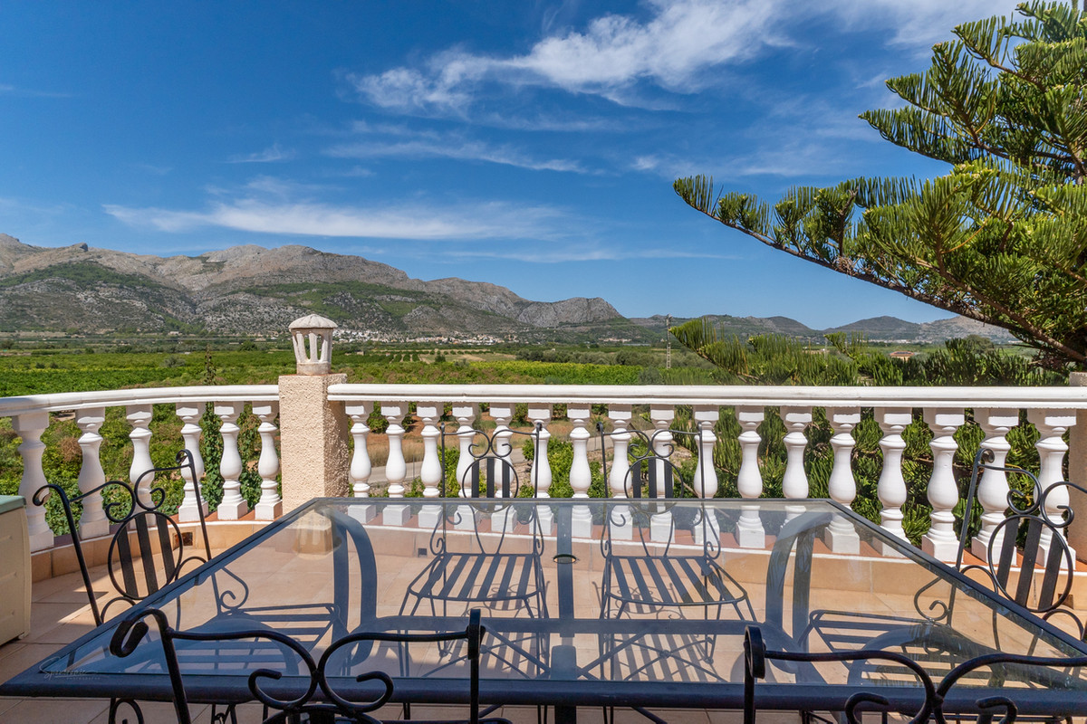 Se vende Villa - Chalet de 4 dormitorios en Costa Blanca, Alicante, España