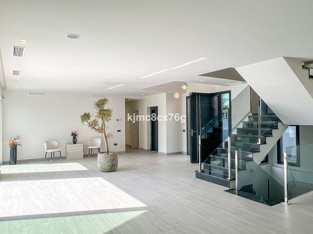 Se vende Villa - Chalet de 5 dormitorios en Costa Del Sol, Málaga, España