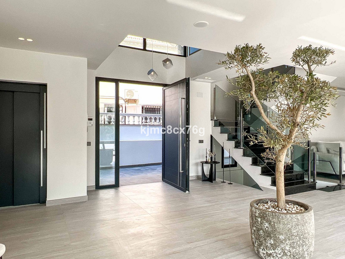Se vende Villa - Chalet de 5 dormitorios en Costa Del Sol, Málaga, España