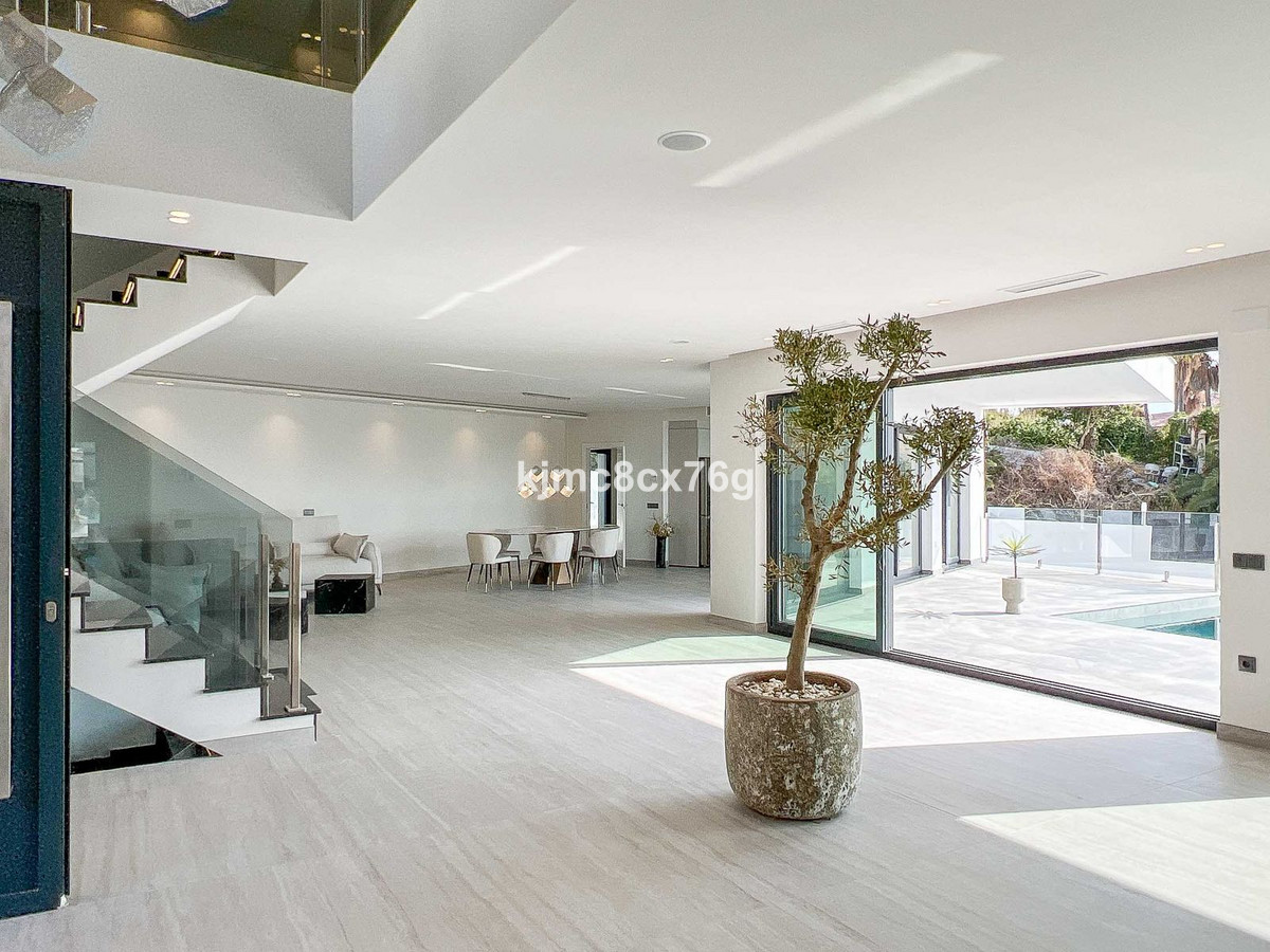 Se vende Villa - Chalet de 5 dormitorios en Costa Del Sol, Málaga, España