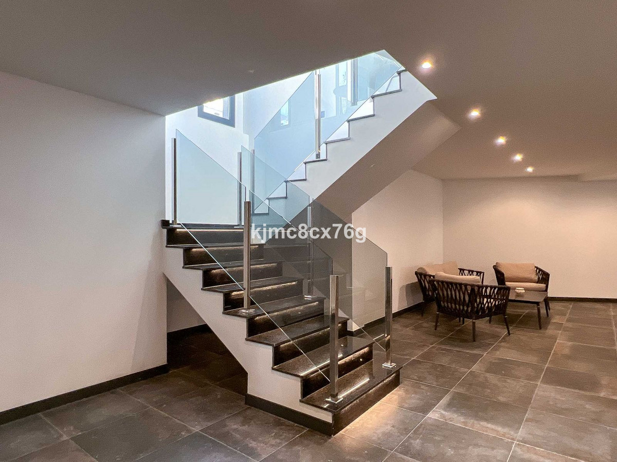 Se vende Villa - Chalet de 5 dormitorios en Costa Del Sol, Málaga, España