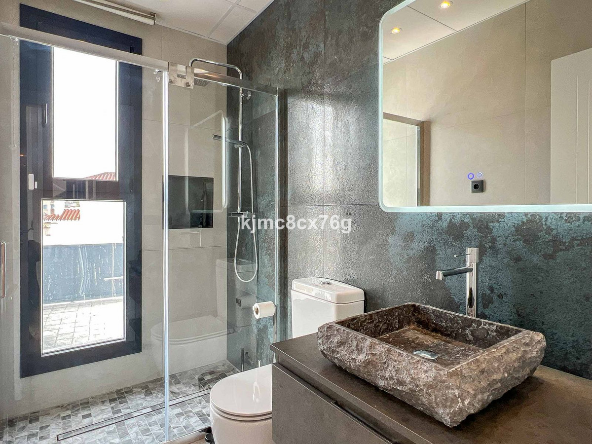 Se vende Villa - Chalet de 5 dormitorios en Costa Del Sol, Málaga, España