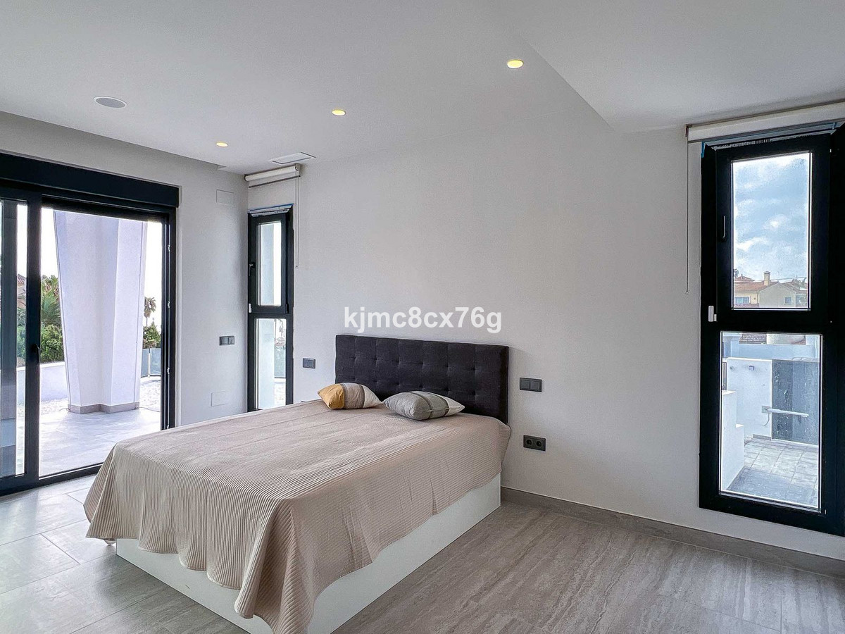Se vende Villa - Chalet de 5 dormitorios en Costa Del Sol, Málaga, España