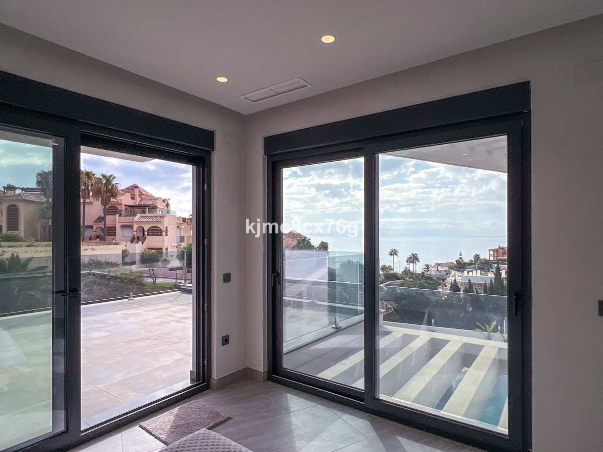 Se vende Villa - Chalet de 5 dormitorios en Costa Del Sol, Málaga, España