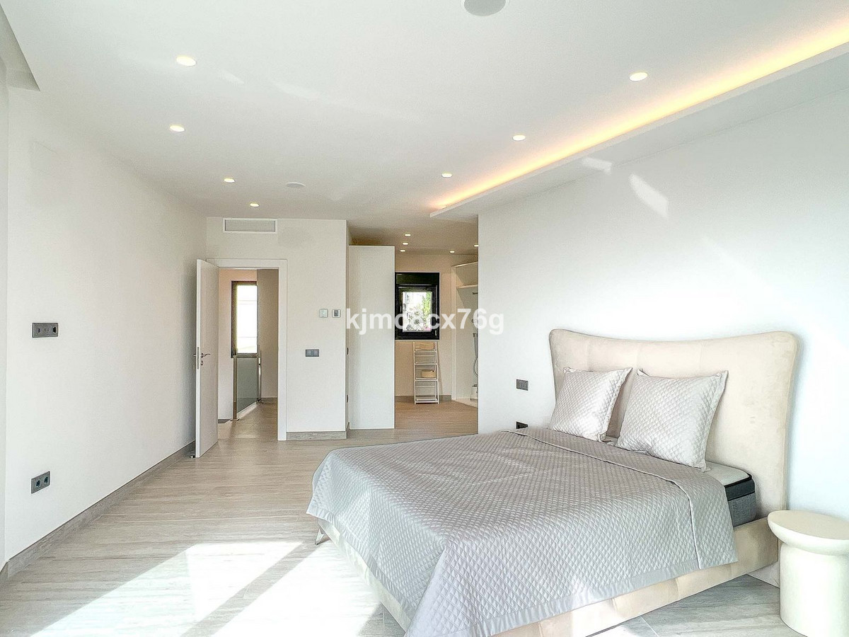 Se vende Villa - Chalet de 5 dormitorios en Costa Del Sol, Málaga, España