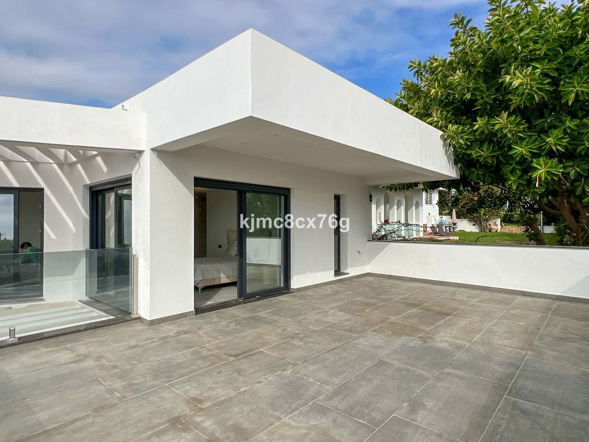 Se vende Villa - Chalet de 5 dormitorios en Costa Del Sol, Málaga, España