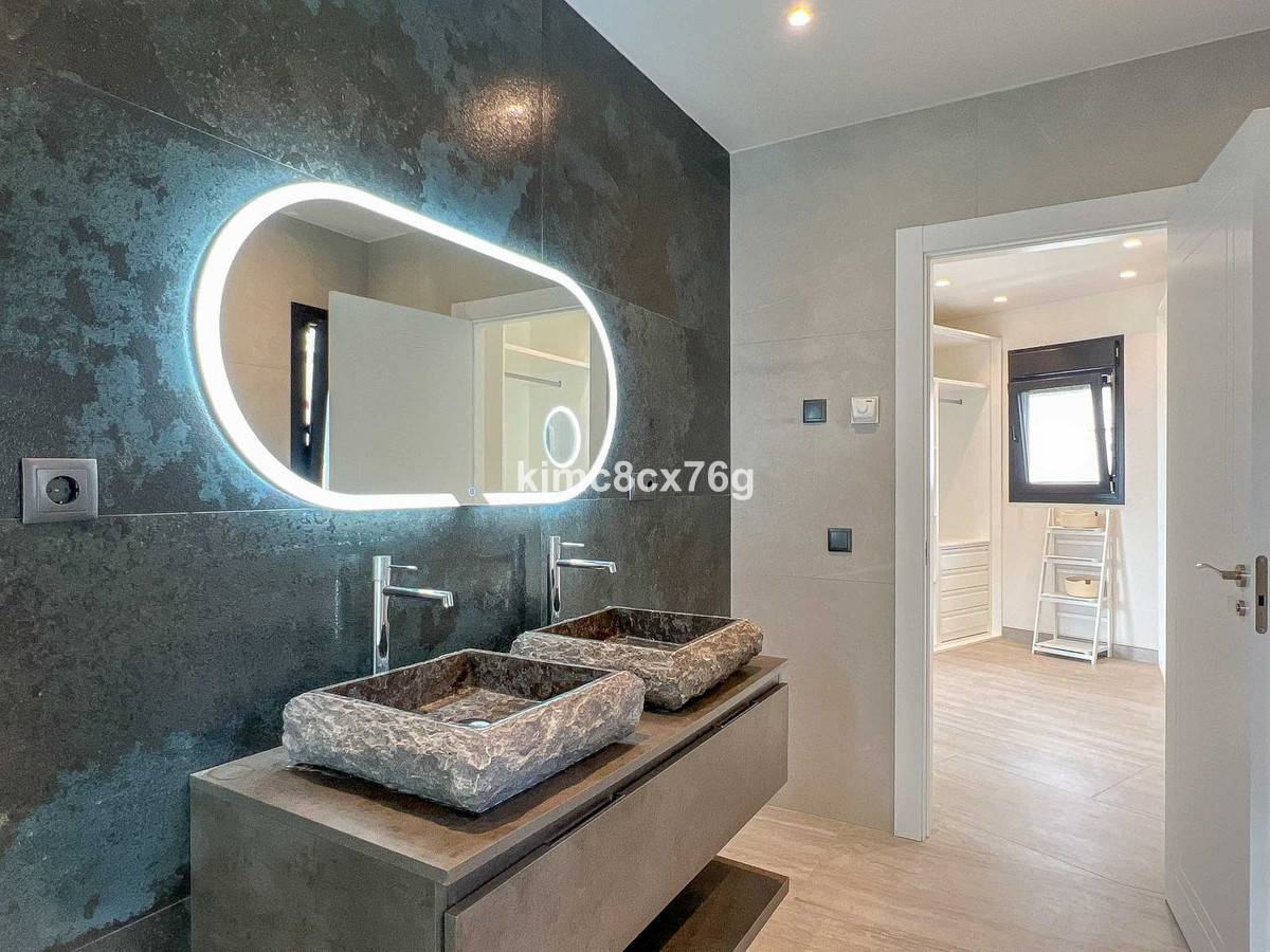 Se vende Villa - Chalet de 5 dormitorios en Costa Del Sol, Málaga, España