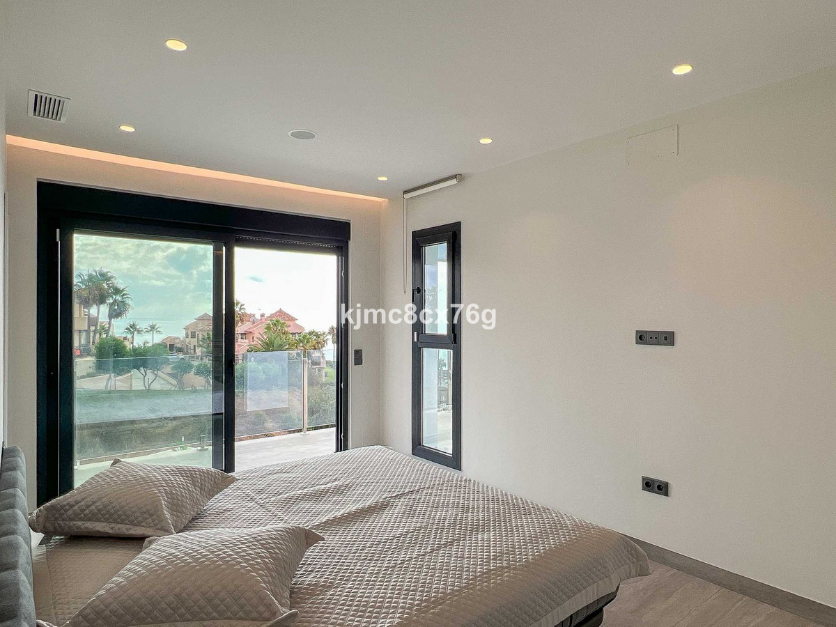 Se vende Villa - Chalet de 5 dormitorios en Costa Del Sol, Málaga, España