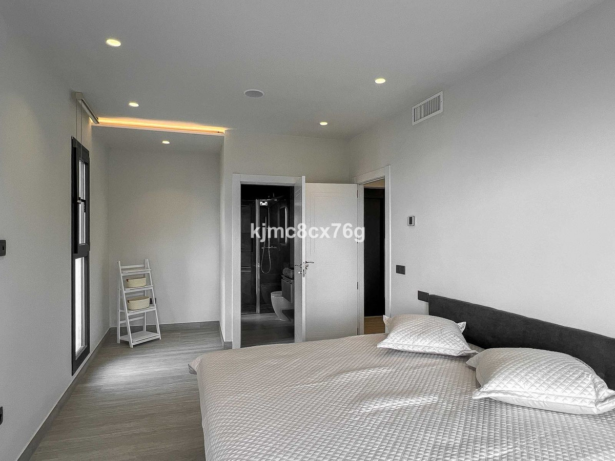 Se vende Villa - Chalet de 5 dormitorios en Costa Del Sol, Málaga, España