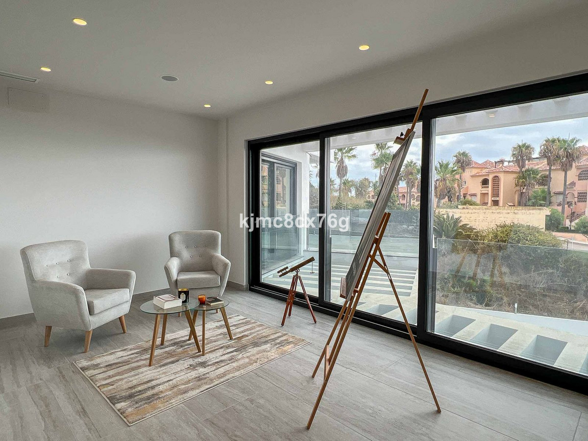 Se vende Villa - Chalet de 5 dormitorios en Costa Del Sol, Málaga, España