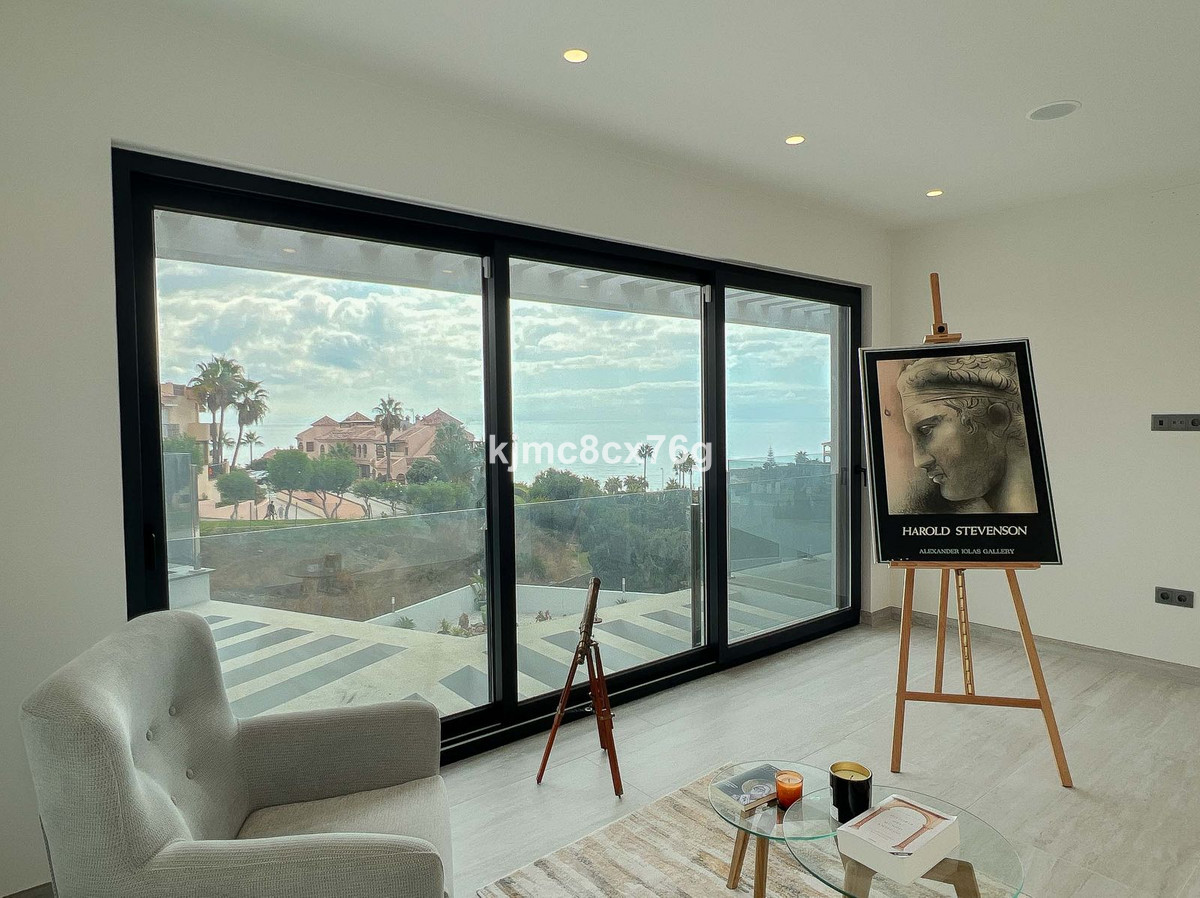 Se vende Villa - Chalet de 5 dormitorios en Costa Del Sol, Málaga, España