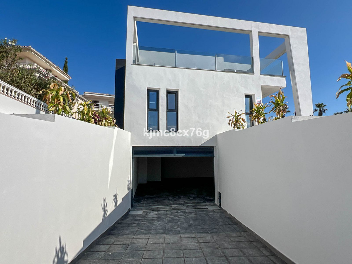 Se vende Villa - Chalet de 5 dormitorios en Costa Del Sol, Málaga, España