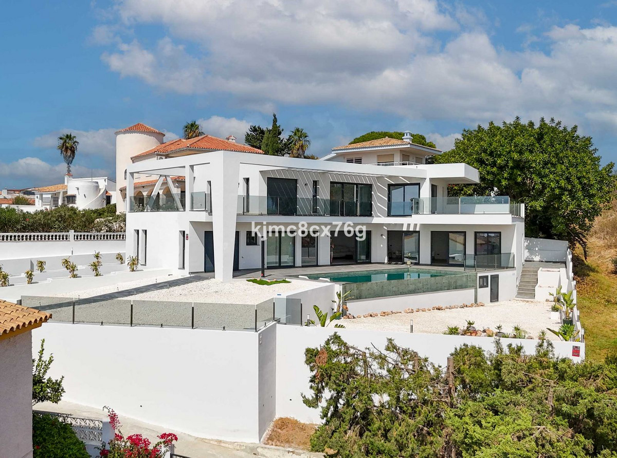 Se vende Villa - Chalet de 5 dormitorios en Costa Del Sol, Málaga, España