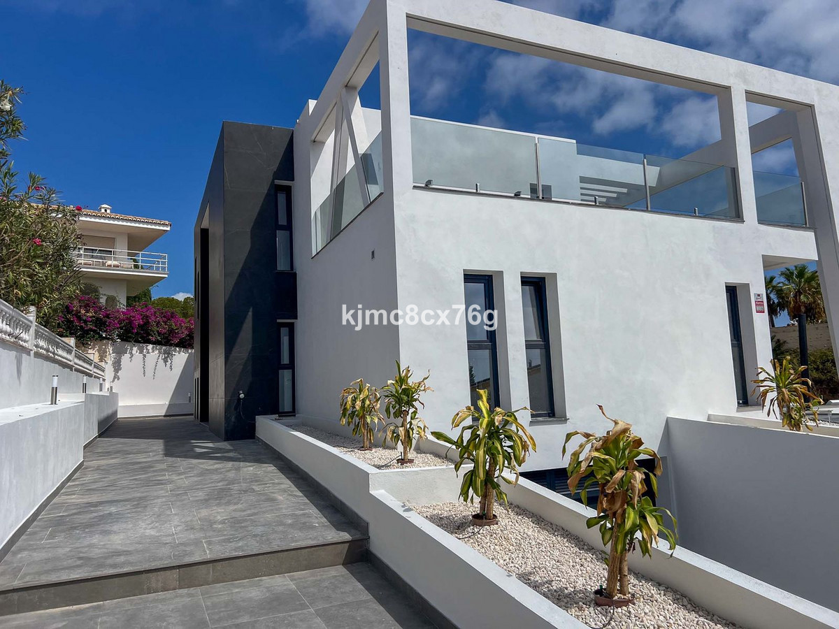 Se vende Villa - Chalet de 5 dormitorios en Costa Del Sol, Málaga, España