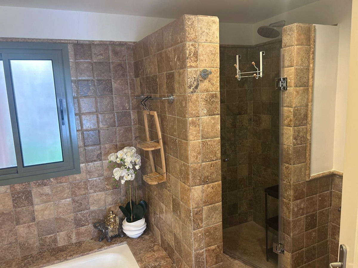 3 Bed Apartment for sale in Benahavís Costa Del Sol, Málaga, Spain