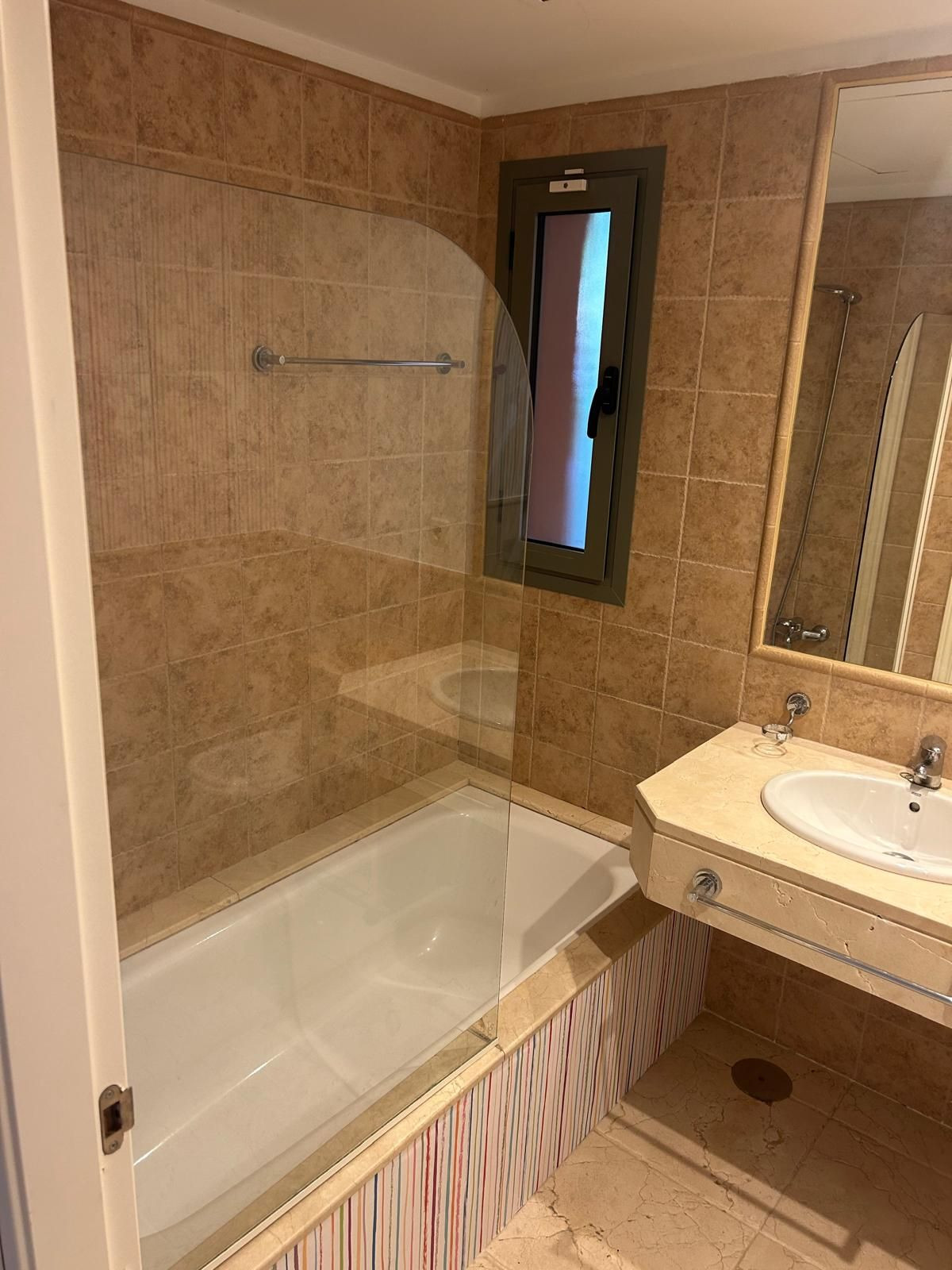 3 Bed Apartment for sale in Benahavís Costa Del Sol, Málaga, Spain