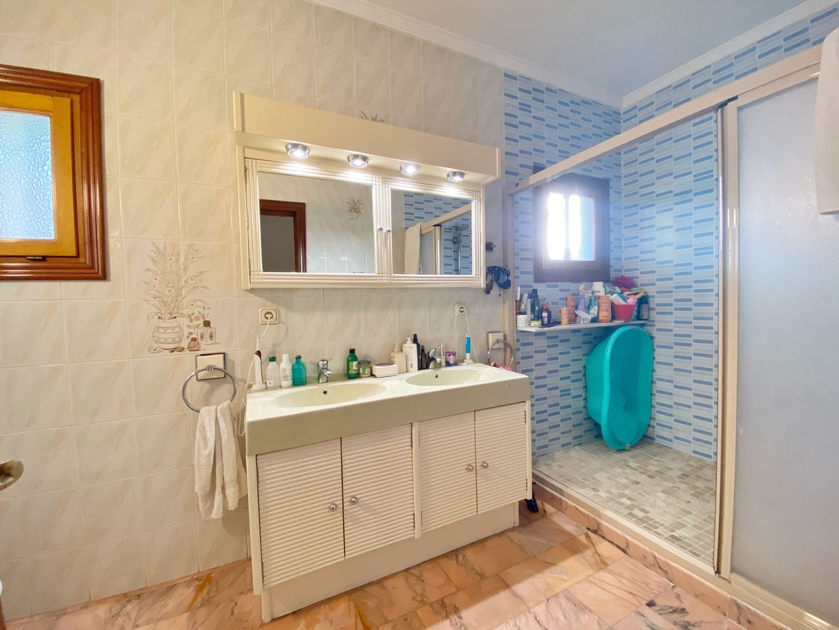 5 Bed Townhouse for sale in Marbella Costa Del Sol, Málaga, Spain