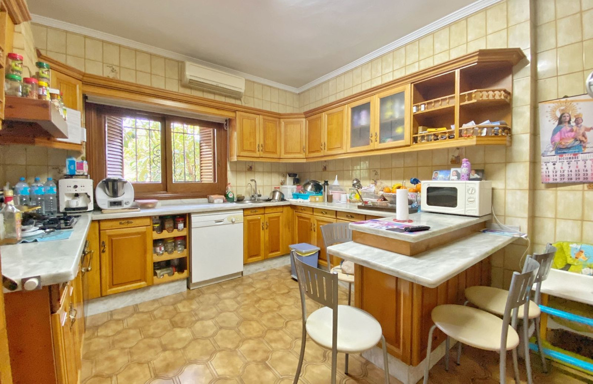 5 Bed Townhouse for sale in Marbella Costa Del Sol, Málaga, Spain
