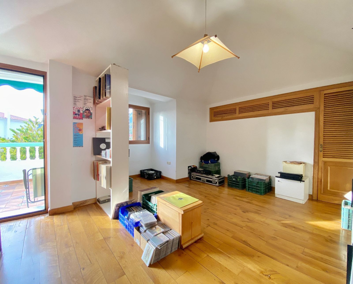 5 Bed Townhouse for sale in Marbella Costa Del Sol, Málaga, Spain