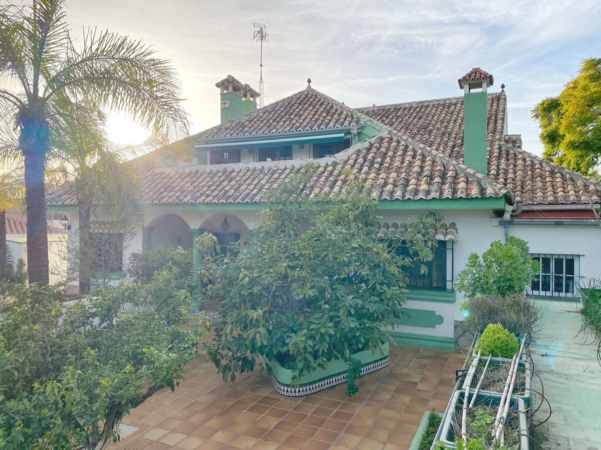 5 Bed Townhouse for sale in Marbella Costa Del Sol, Málaga, Spain